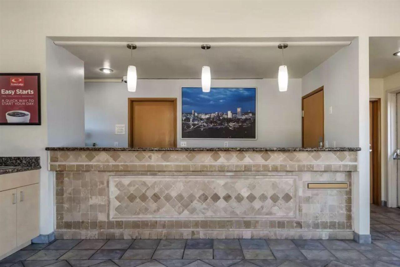 Econo Lodge Portland Airport Zewnętrze zdjęcie