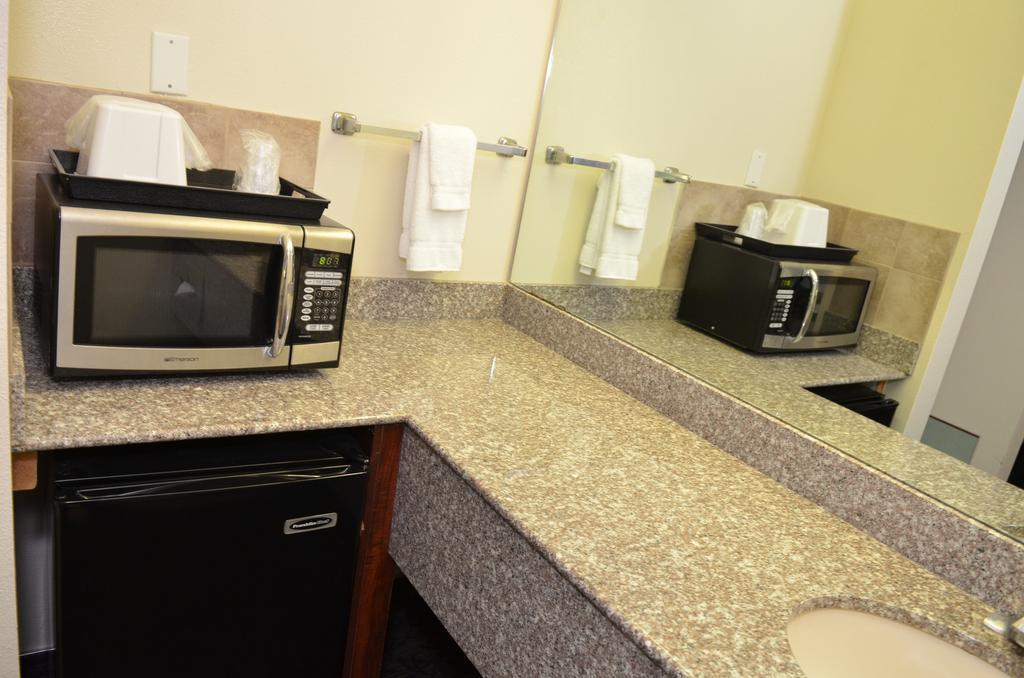 Econo Lodge Portland Airport Zewnętrze zdjęcie