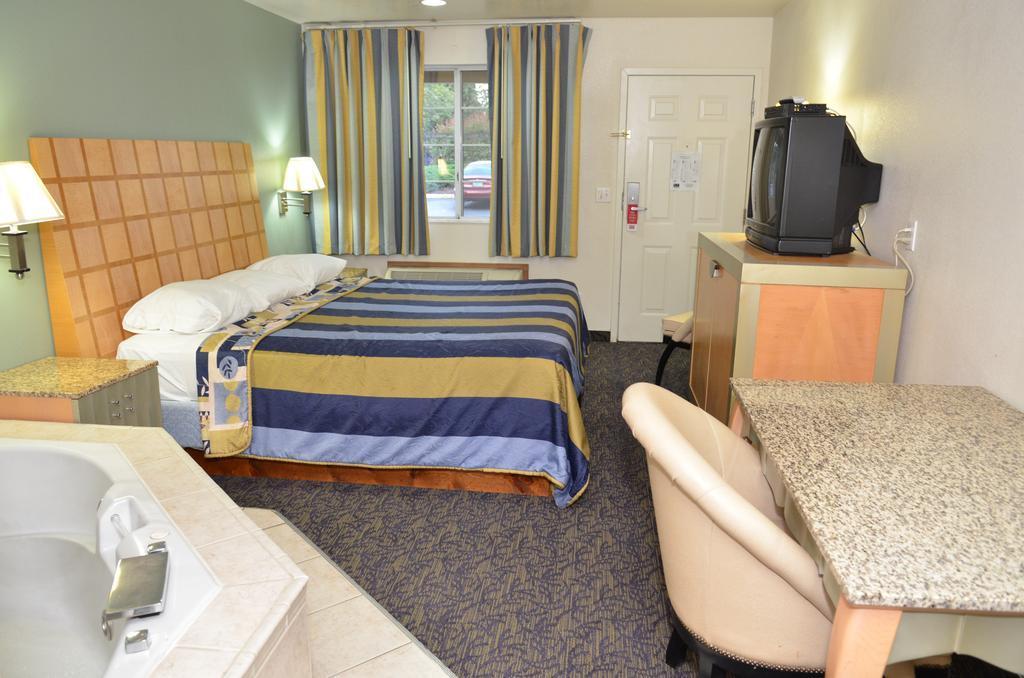 Econo Lodge Portland Airport Zewnętrze zdjęcie