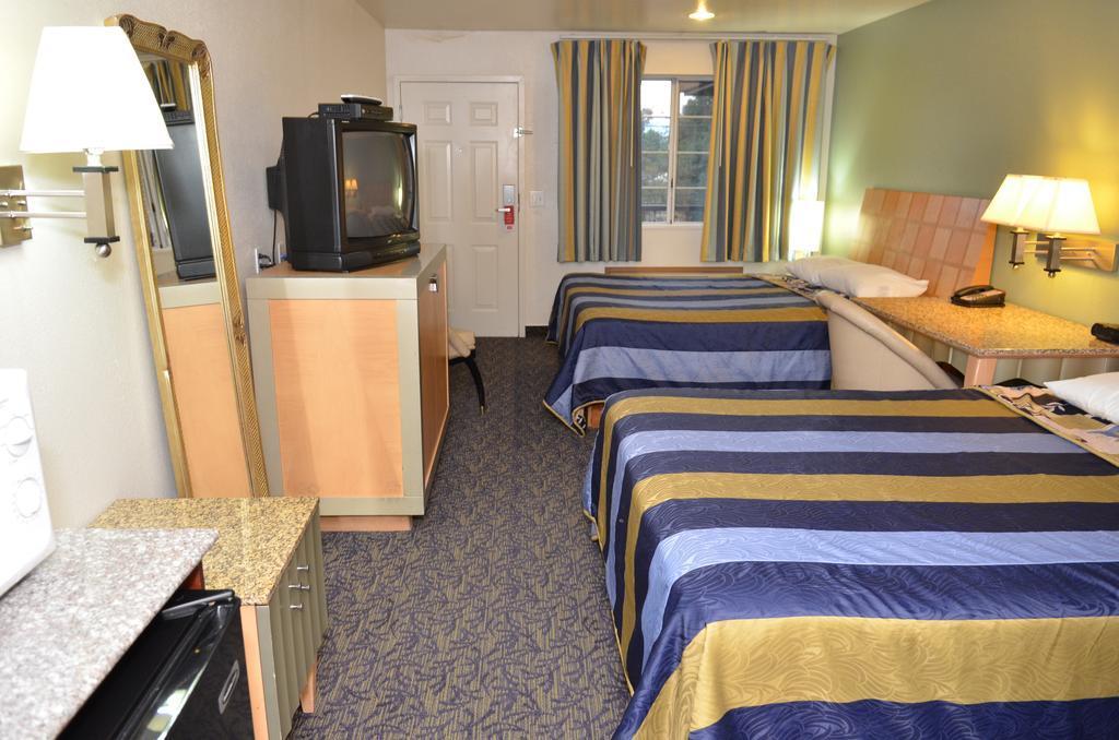 Econo Lodge Portland Airport Zewnętrze zdjęcie