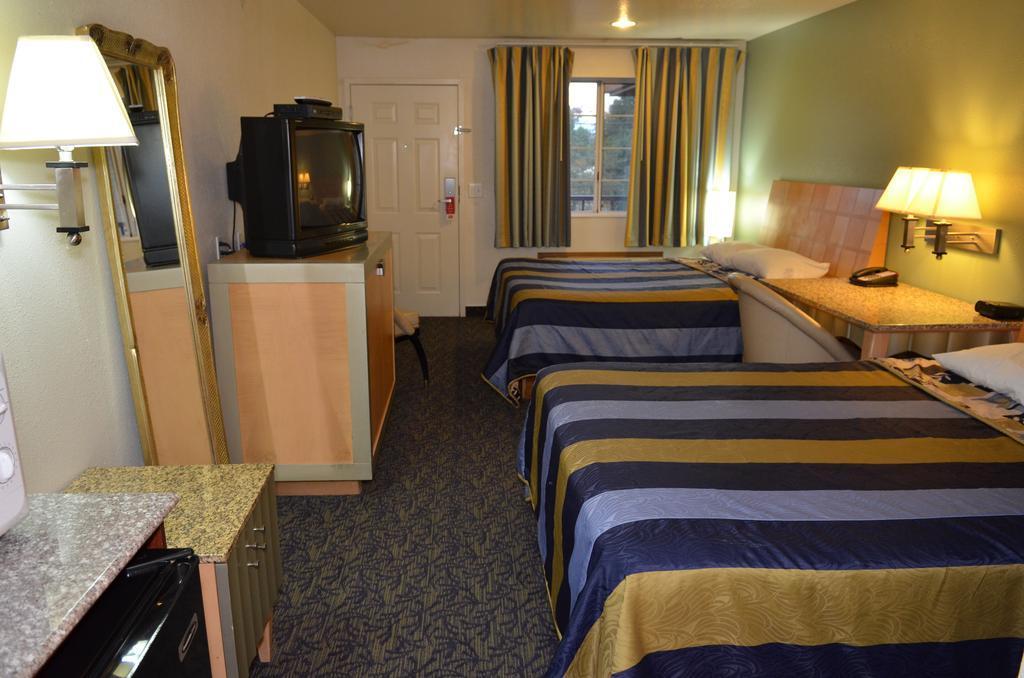 Econo Lodge Portland Airport Zewnętrze zdjęcie