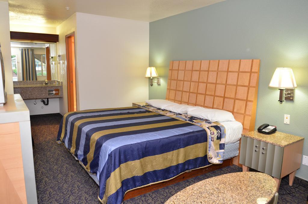 Econo Lodge Portland Airport Zewnętrze zdjęcie
