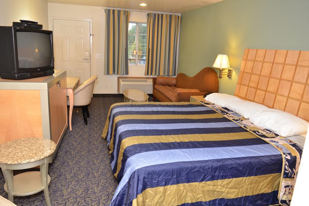 Econo Lodge Portland Airport Zewnętrze zdjęcie