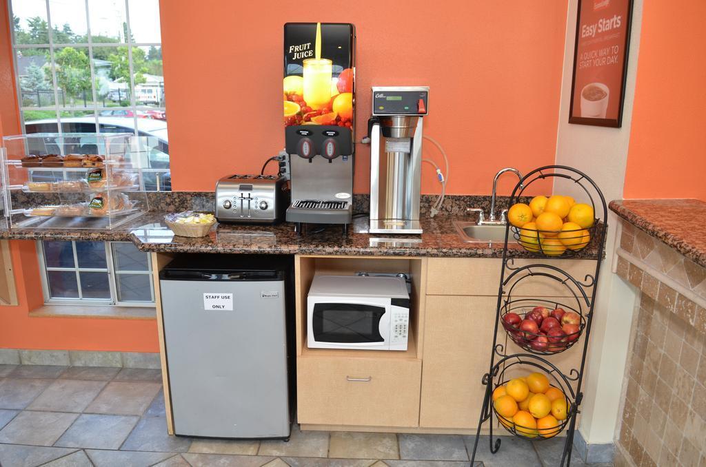 Econo Lodge Portland Airport Zewnętrze zdjęcie