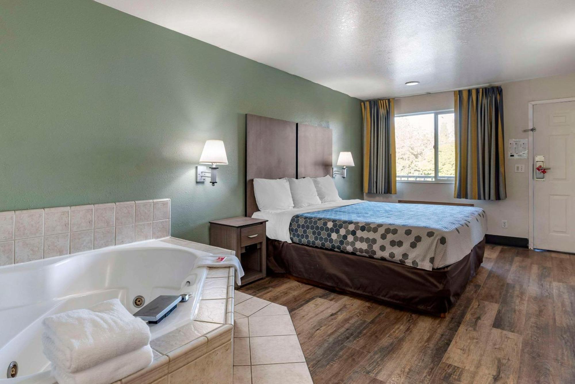 Econo Lodge Portland Airport Zewnętrze zdjęcie